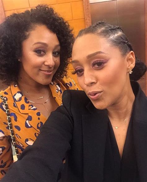 Tia And Tamera Mowry With Images Natural Hair Styles Tamera Mowry Inspirational Celebrities
