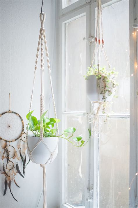 Smaller planters may only need four cords, while larger planters may need eight. Easy Home-DIY: Macrame Plant Hanger Tutorial - heylilahey.