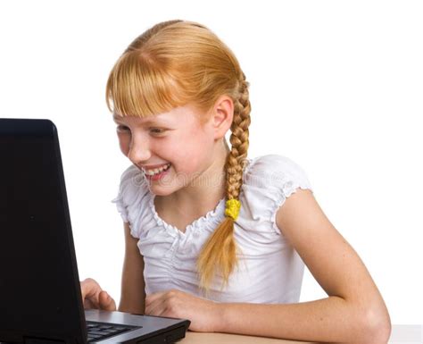 Menina Que Tem O Divertimento Com Jogo De Computador Imagem De Stock Imagem De Menina