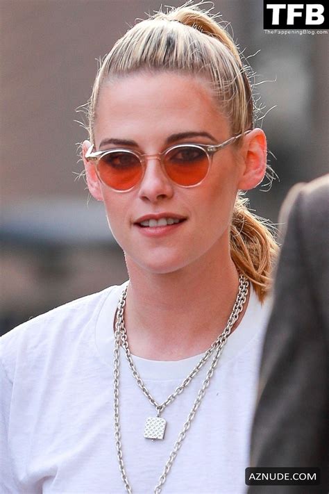 Kristen Stewart Sexy Seen Braless Showing Off Her Nipples Outside The