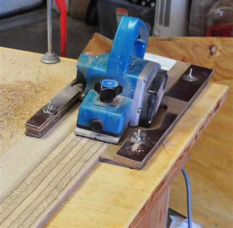 Homemade thicknesser using a hand planer. Explore Rod Brink's photos on Photobucket. (com imagens) | Máquinas para marcenaria, Ferramentas ...