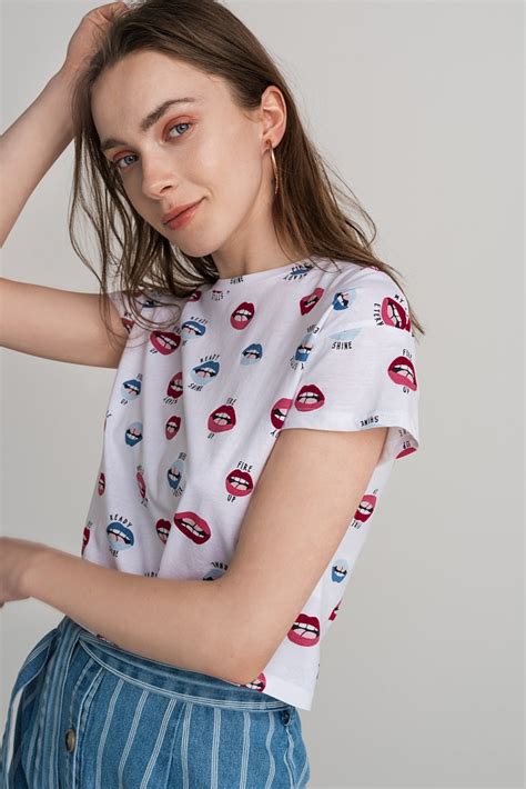 Модные женские топы и футболки купить в интернет магазине Befree
