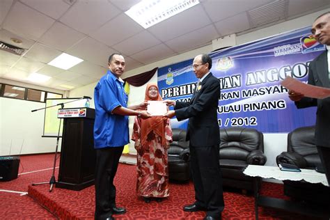 Jabatan kebajikan masyarakat secara berkala dan ad hoc sentiasa melakukan operasi menyelamat bagi membanteras orang papa, pengemis dan kuturayau. Lensa Mutiara: PERHIMPUNAN ANGGOTA JABATAN KEBAJIKAN ...