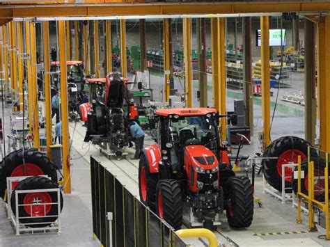 Une Usine De Fabrication De Tracteurs à Usage Agricole A Démarré Sa