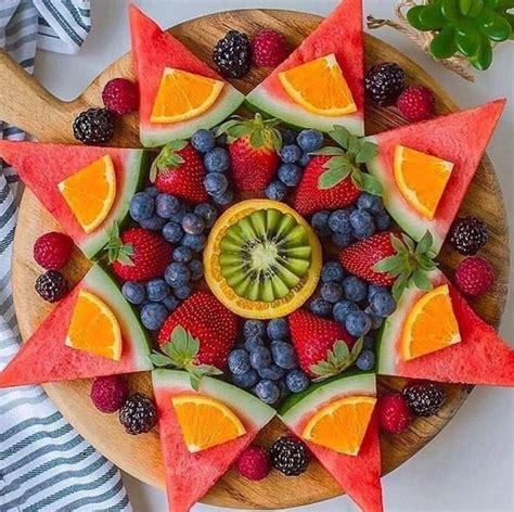 Beautiful Fruit Platter 🍉 🍓 Elleshungry