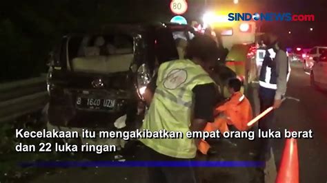 Mobil Terlibat Kecelakaan Beruntun Di Tol Cipularang Puluhan Orang