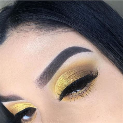 52 Best Gold Eye Makeup Looks And Tutorials Gold Eye Makeup Gold