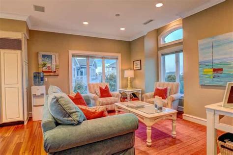 Cozy Sitting Room With Pale Red And Blue Furnishings 50233 House