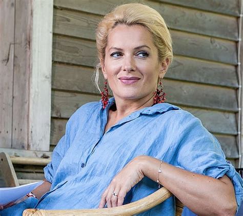 Ее мама была певицей, но потеряв голос, ей пришлось перенести сложную операцию и забыть о пении. Марии Порошиной понадобилась помощь врача :: Новости :: ТВ Центр