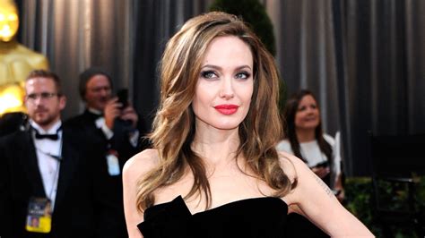 Angelina Jolies Gorgeous Transformation Is Turning Heads