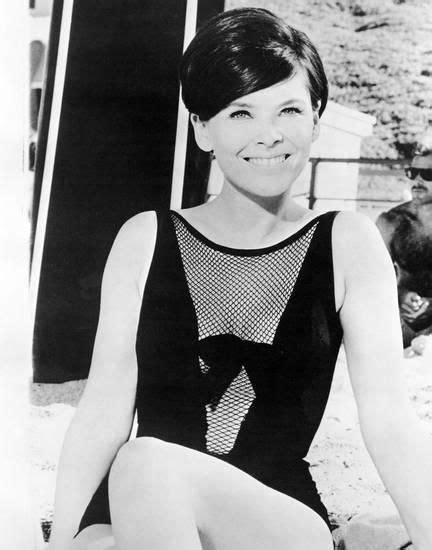 Yvonne Craig Photo In 2021 Yvonne Craig Hot