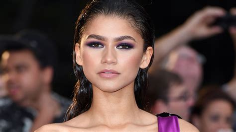 Zendaya Does Her Own Makeup For The Red Carpet Stylecaster