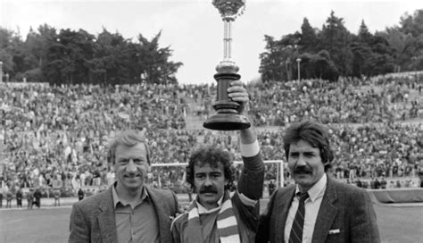 Also in the bottom left of the page several parts of wikipedia pages related to the word morreu and, of. Morreu John Mortimore, treinador bicampeão pelo Benfica - ZAP