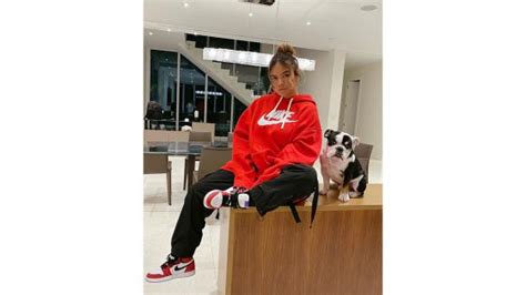 Karol g no quiso grabar con becky g, pero hizo el amor en un avión, estas son 10 cosas que no sabias de karol g nacio en el. FOTOS | Artistas colombianas que representan el género ...