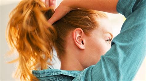 Les substances chimiques arrivent directement par le sang au niveau du follicule pileux, là où se fabrique la kératine du cheveu. Perte de cheveux : les causes que vos patients ne ...