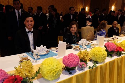 Born 20 october 1947) is a malaysian politician who has been 7th president of the malaysian islamic party (pas), an islamic political party in malaysia, since july 2002. Kee Hua Chee Live!: DATO ROSEMARIE WEE, REGIONAL PUBLIC ...
