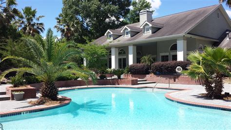 Fourth floor 1 bedroom 1 bath loft apartment overlooking king street and the cityscape to the setting sun.hardwood floors in living area and kitchen, with a carpeted bedroom. 700 Daniel Ellis Dr Unit 7103, Charleston, SC 29412 ...