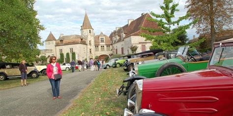Vieilles autos au château