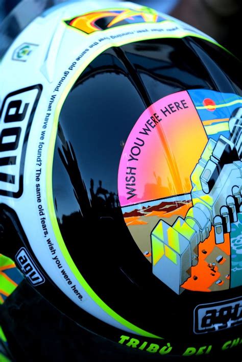 De helm van marco simoncelli opzetten en. PIC: Rossi's 'Wish you were here' Simoncelli helmet ...