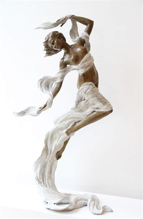 Chinese Artist Luo Li Rong Produces Realistic Sculptures That Convey The Beauty And Grace Of The