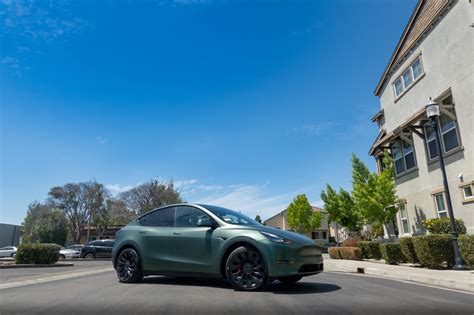 Tesla Model Y Matte Green Vinyl Wrap 3m 2080 Matte Metallic Pine