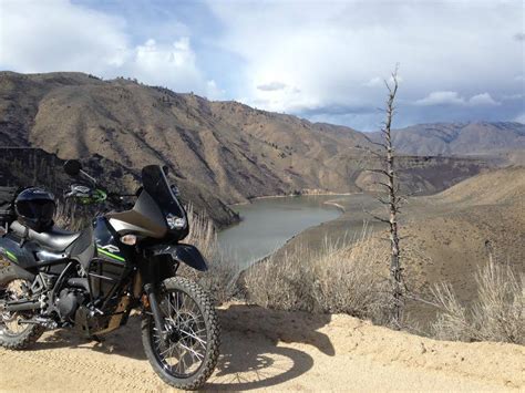 Stock) this is a lot of weight. Suzuki DR650 VS Kawasaki KLR650 — Horizon ADV