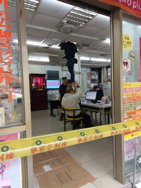 Maybe you would like to learn more about one of these? 槍擊北市彩券行 嫌犯主動投案偵訊中 - 社會 - 自由時報電子報