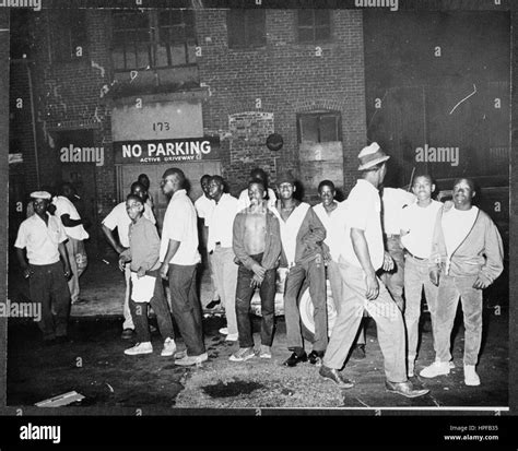 18 Juillet 1964 Émeute Raciale à Harlem Nyc Les émeutes Se Sont Propagées à Bedford
