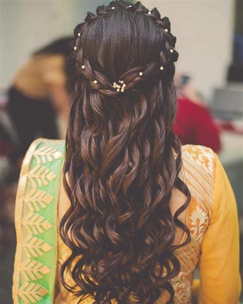 The minute we see a south indian bride, the first thing that comes to notice is either the gorgeous maathapatti or the stunning hair accessories. 15 Super-Pretty Mehendi Hairstyles We Spotted On Real ...
