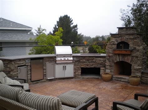 Outdoor Pizza Ovens And Smokers — Unlimited Outdoor Kitchens