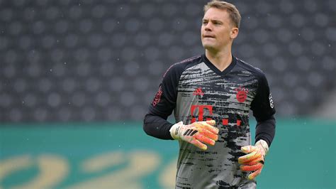 Find out everything about manuel neuer. Manuel Neuer: FC-Bayern-Torwart singt im Urlaub Lied von ...