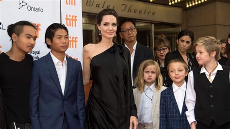 Angelina Jolie Brad Pitt Reach Child Custody Agreement Says Lawyer