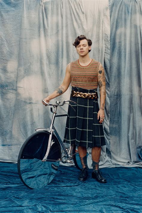 It's harry styles on the december cover of vogue, which was unveiled today. US Vogue December 2020 : Harry Styles by Tyler Mitchell ...
