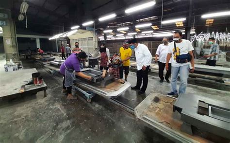 This photo does not represent the actual location. BHS Minta Produk UMKM Sidoarjo Bersertifikasi SNI