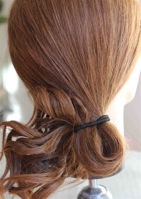 step by step messy bun - Tina Prajapat