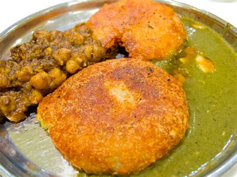 Aloo Tikki - Delhi, India | Local Food Guide
