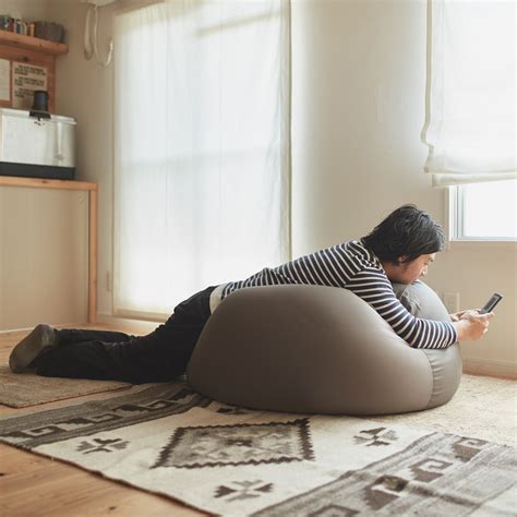 Tips For Daily Life Stretch Out On A Body Fitting Sofa News MUJI