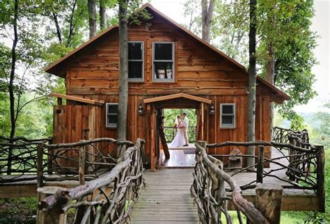 Not far from columbus, this dynamic property is ideal for engaged couples. 8 Rustic Wedding Venues in Northeast Ohio - WeddingWire