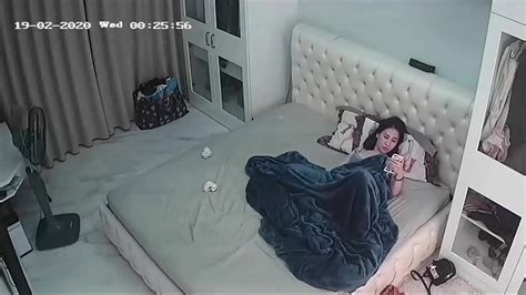 La cámara de la hermana fue pirateada revelando la escena del chat de sexo con su amante