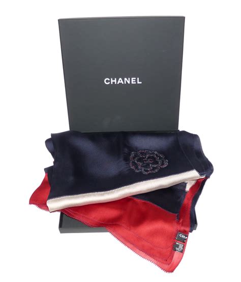 Depot Vente De Luxe En Ligne Chanel écharpe Foulard Soie Camelia