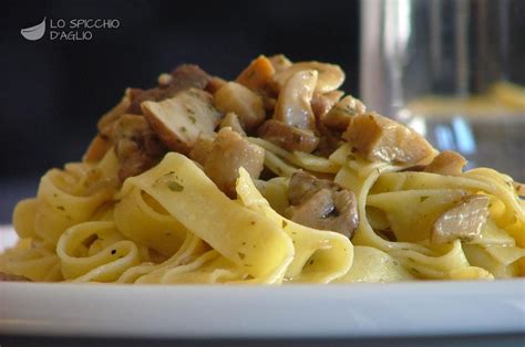 Ve la do io la soluzione.ricetta originale, gustosa ed al giusto prezzo!!! Ricetta - Tagliatelle ai funghi - Le ricette dello ...