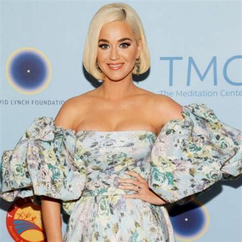 E veshur me të brendshme Katy Perry tregon si duket realisht trupi i