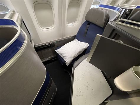 United Airlines Business Class Boeing 777 200