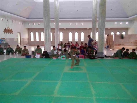 Berkaitan dengan hal diatas, maka disini perlu dijelaskan beberapa hukum dilakukannya pernikahan, yaitu : Hukum Pencak Silat Di Dalam Masjid • BangkitMedia