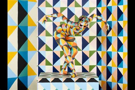 Artista crea ilusiones geométricas con modelos desnudos EL ESPECTADOR