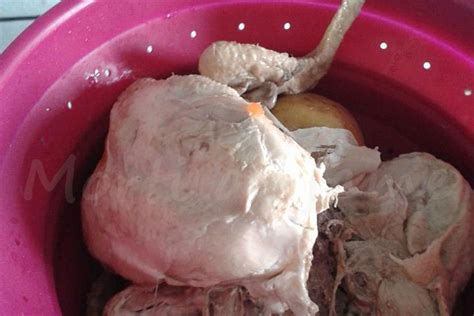 Pollo lesso saporito, insalata di pollo lesso | ortaggi che passione. Un pollo lesso e poco altro: ecco come ho fatto 4 ricette