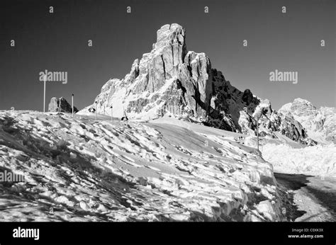 Pretty Snowy Wood Black And White Stock Photos And Images Alamy