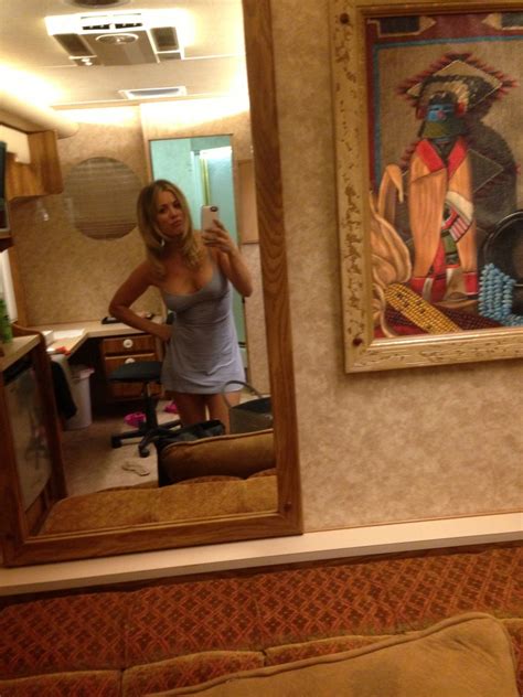 Toutes les photos volées de Kaley Cuoco nue et topless