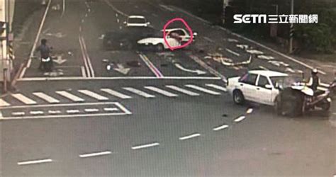 性吧, sex8, 春暖花开性吧有你, 性吧/春暖花开, 杏吧. 影／台江大道連環撞!闖紅燈撞兩車 駕駛差點噴飛掛車門! | 社會 | 三立新聞網 SETN.COM