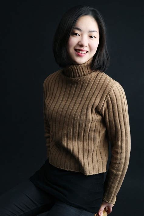 She debuted in the period movie the treacherous in 2015 and went on to appear in the running. Jeon Yeo-bin 전여빈